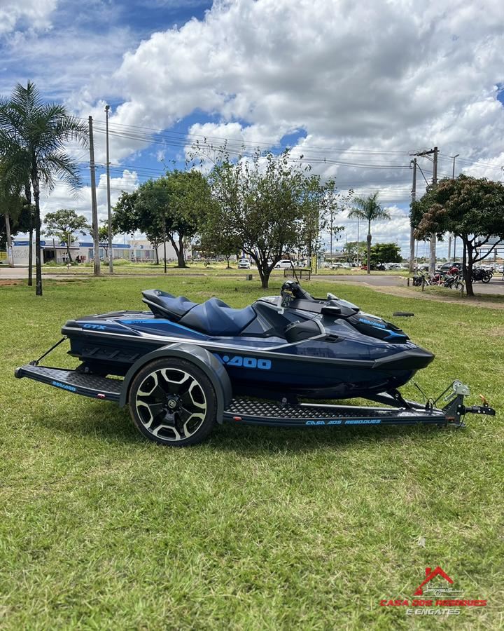 Projeto entregue: reboque para jet ski · azul-marinho